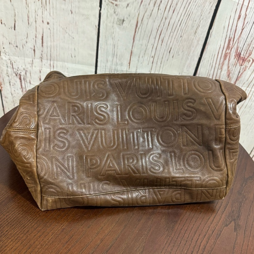 Louis Vuitton Paris Souple Whisper PM Chocolate Embossed leather bag limited - Picture 3 of 16